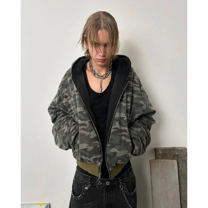Gemütlicher doppelseitiger Kapuzenpullover mit Camouflage-Muster