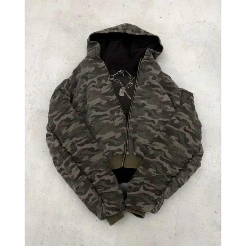 Gemütlicher doppelseitiger Kapuzenpullover mit Camouflage-Muster