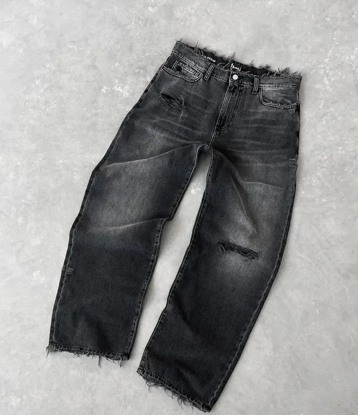 Schwarze Baggy-Jeans im Y2K-Stil
