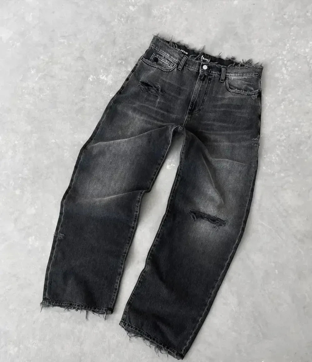 Schwarze Baggy-Jeans im Y2K-Stil