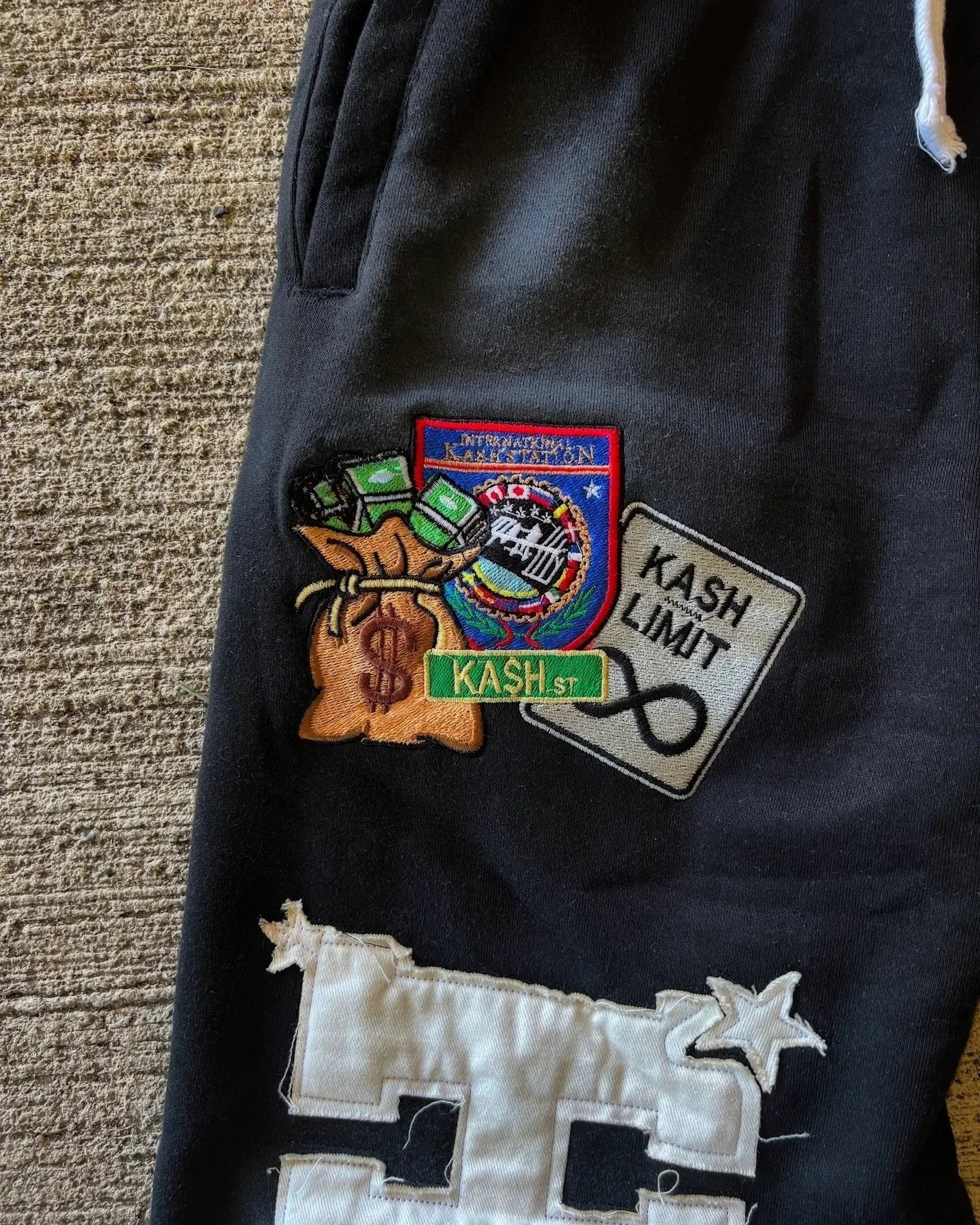 Retro-Hosen mit amerikanischen Buchstabenaufnähern, doppellagig, Y2K-Design, Baggy-Sweatpants für Herren, Hip-Hop-Gothic-Jogginghose mit elastischem Bund