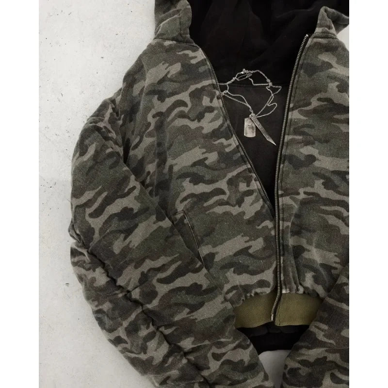 Gemütlicher doppelseitiger Kapuzenpullover mit Camouflage-Muster